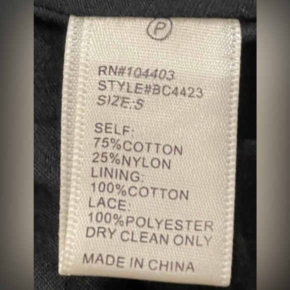 Stylish Black Dress with Lace Detail - Picture 13 of 16